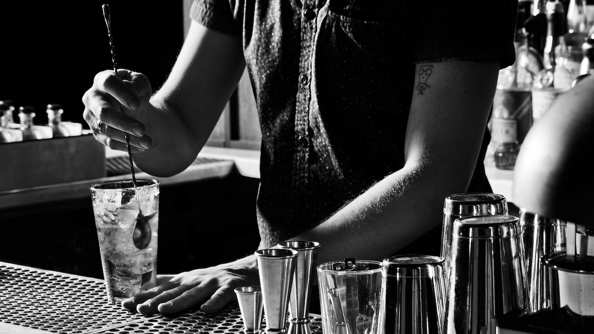 Shaking vs. Stirring DrinkFellows